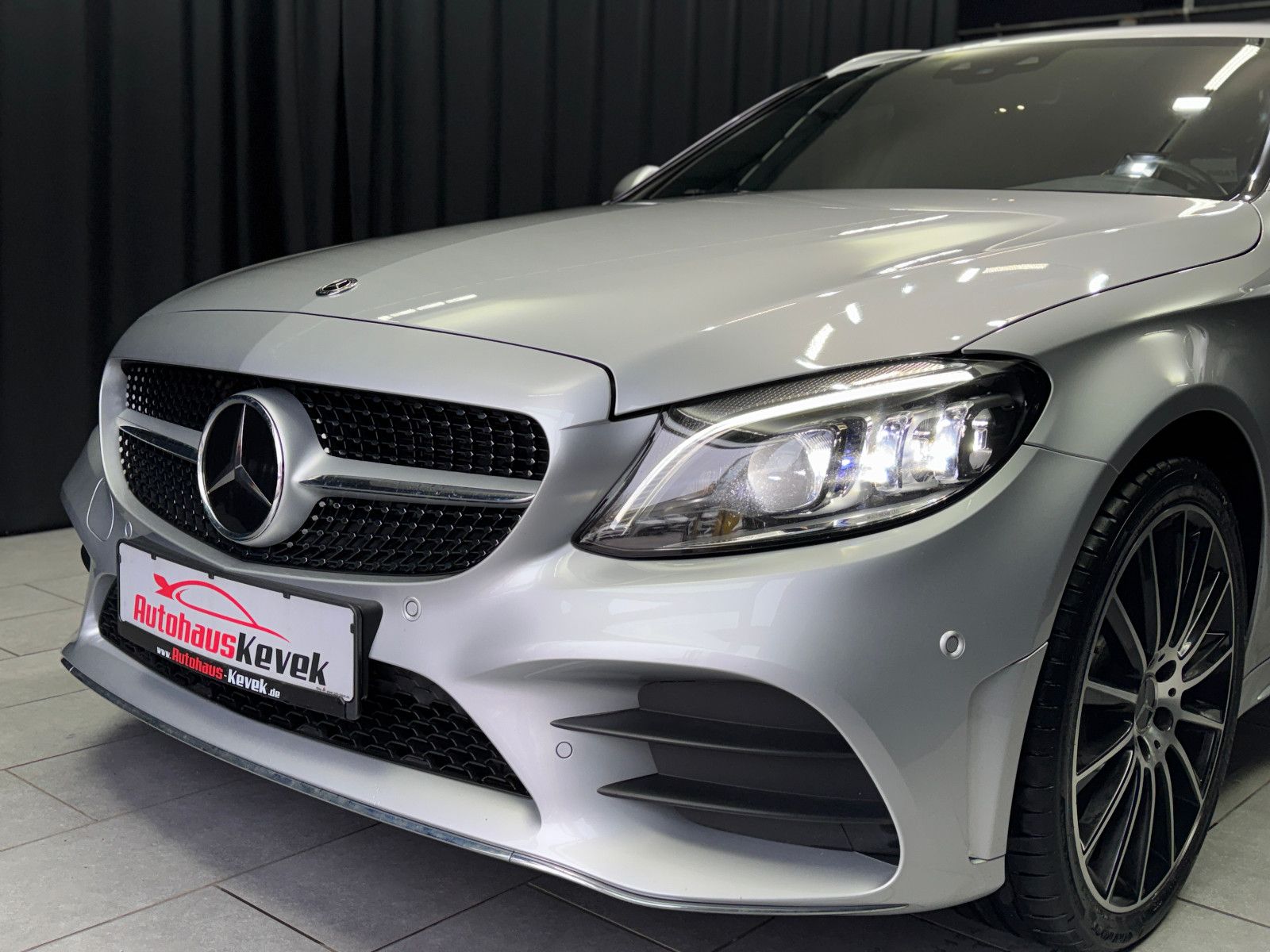 Fahrzeugabbildung Mercedes-Benz Mercedes Benz C 300e T-Modell |BURMESTER|AHK