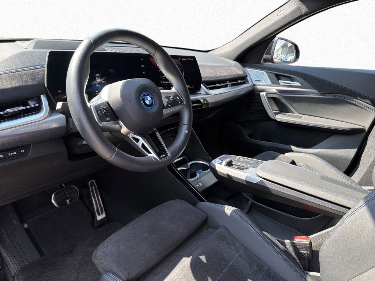 BMW iX2 - Bild 18