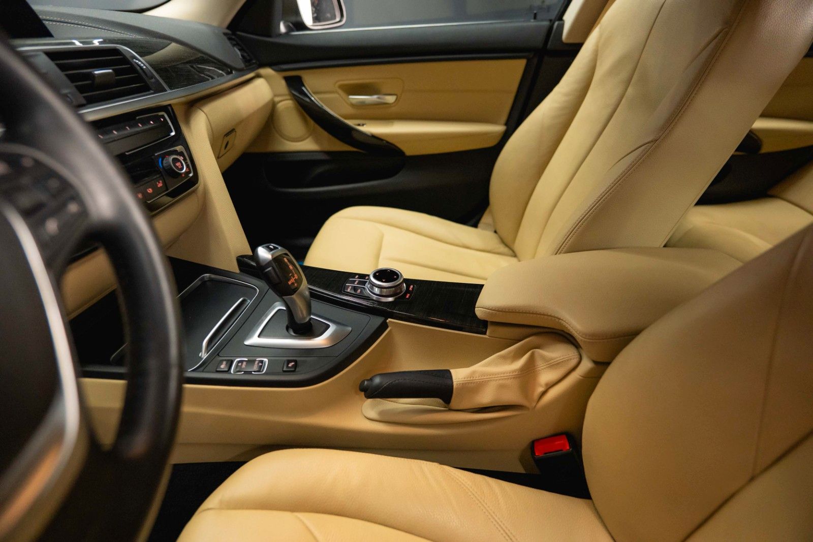 Fahrzeugabbildung BMW 420i Gran Coupé LCI Advantage | LED | Leder