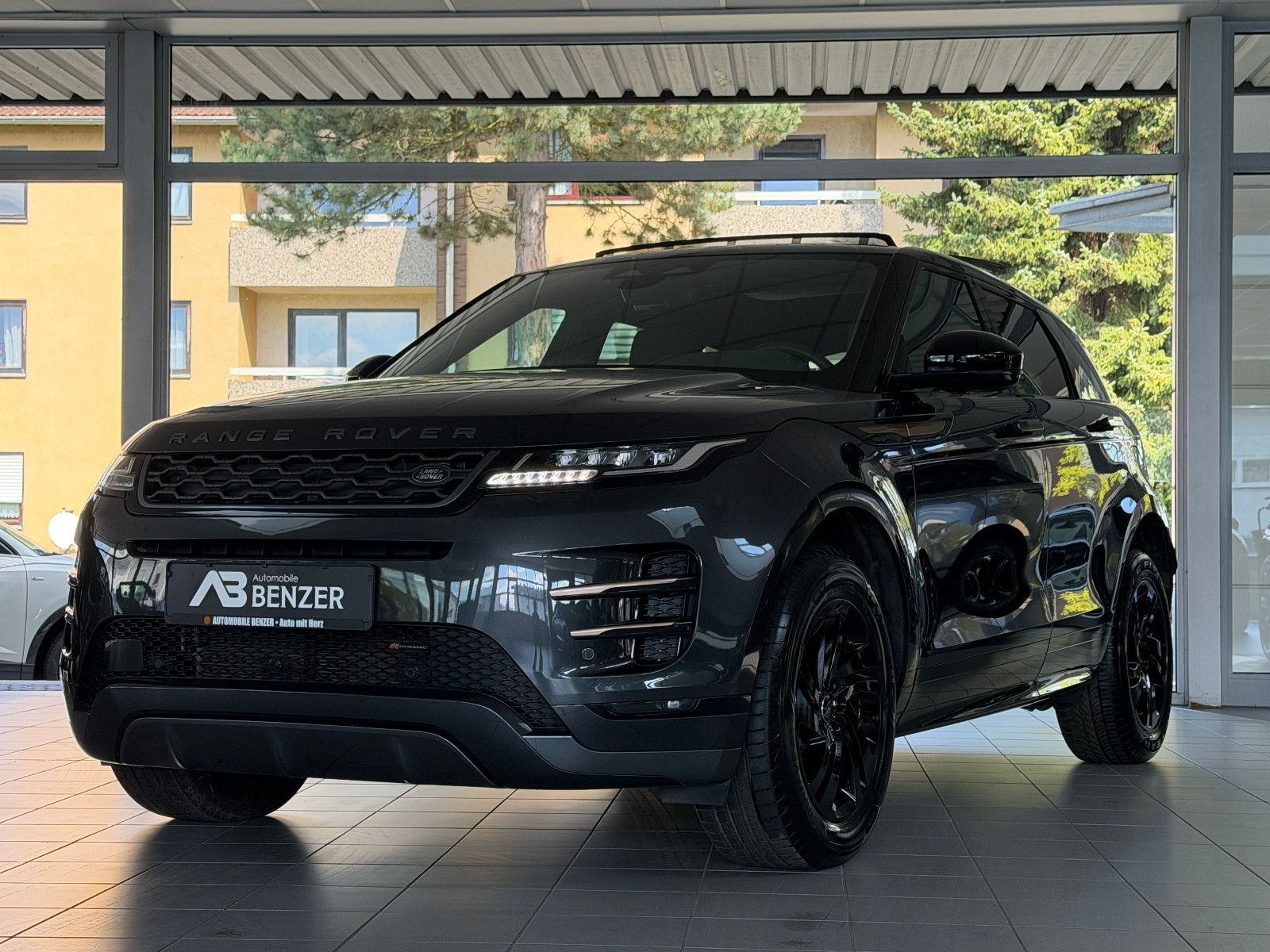 Fahrzeugabbildung Land Rover Range Rover Evoque S Hybrid /R-DYNAMIC/PANO/KAM
