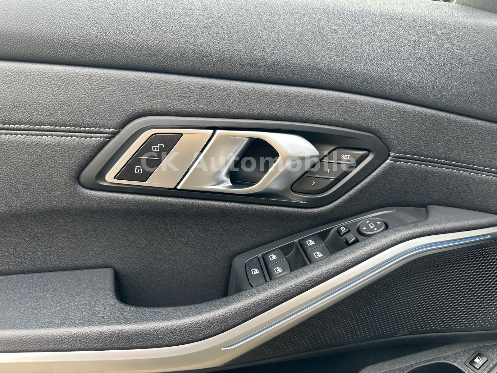 Fahrzeugabbildung BMW 330e Touring Luxury-Line/Leder/Head-Up/Pano/LED