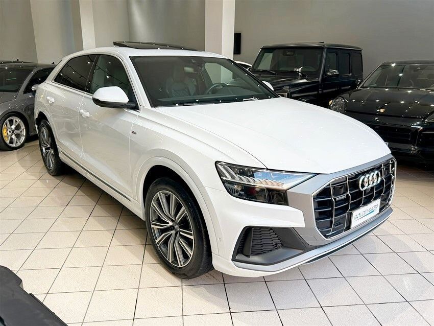 Audi Q8 - 1