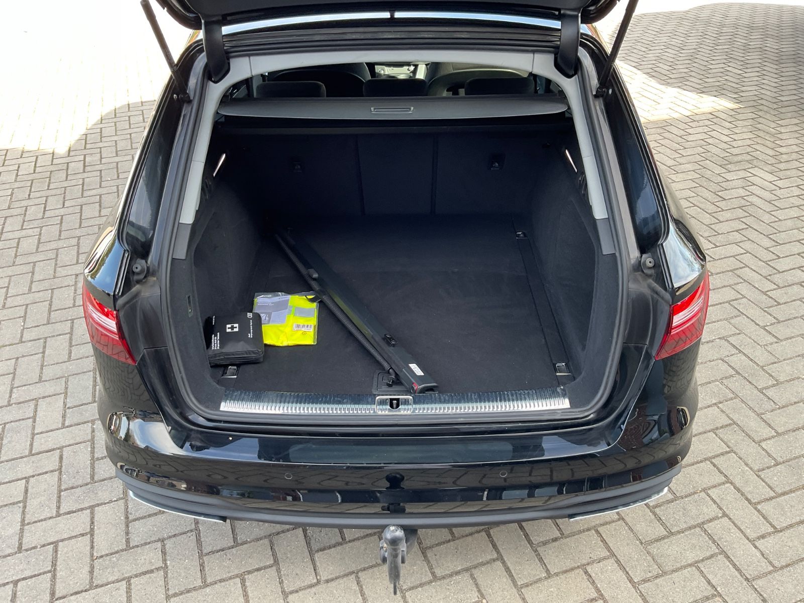 Fahrzeugabbildung Audi A4 35 TDI S tronic Avant,Kamera,Navi,AHK,LED,