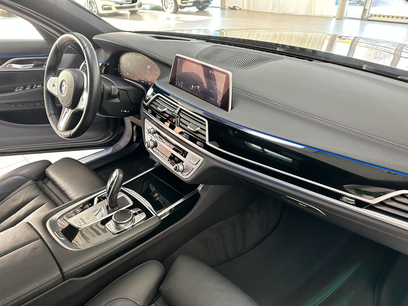 Fahrzeugabbildung BMW 745e iP M Sport Kamera HiFi HUD Massag GSD Alarm