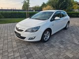 Opel Astra J Edition 140PS LED gepflegtes Fahrzeug - Opel aus 2010