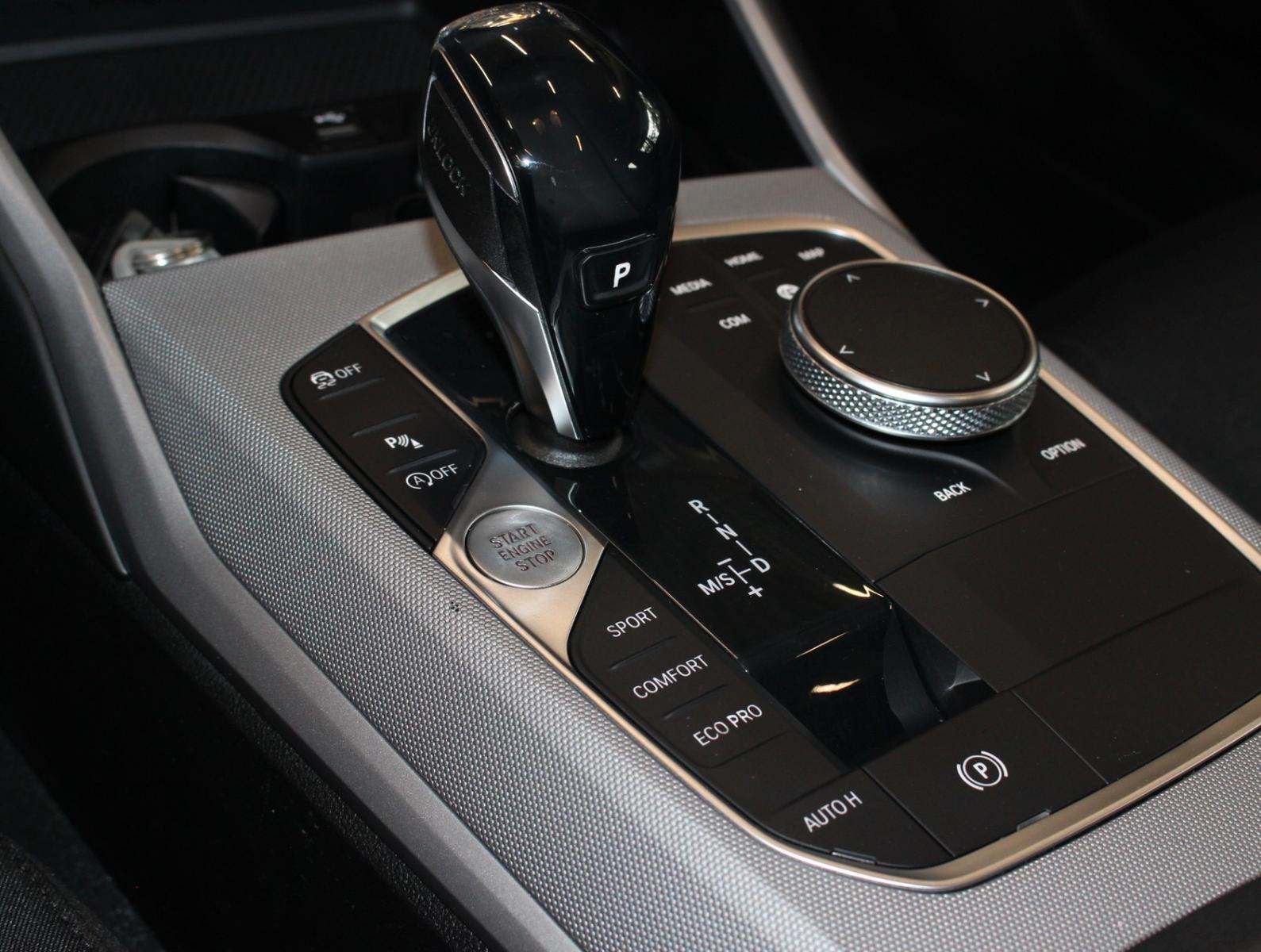 BMW 320i Advantage 1.Hand+GSD+CarPlay+Kamera+AHK