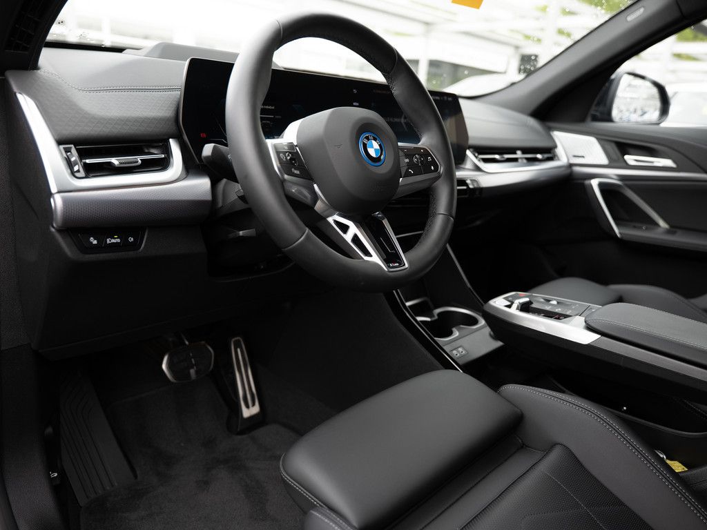 BMW iX2 - Bild 25