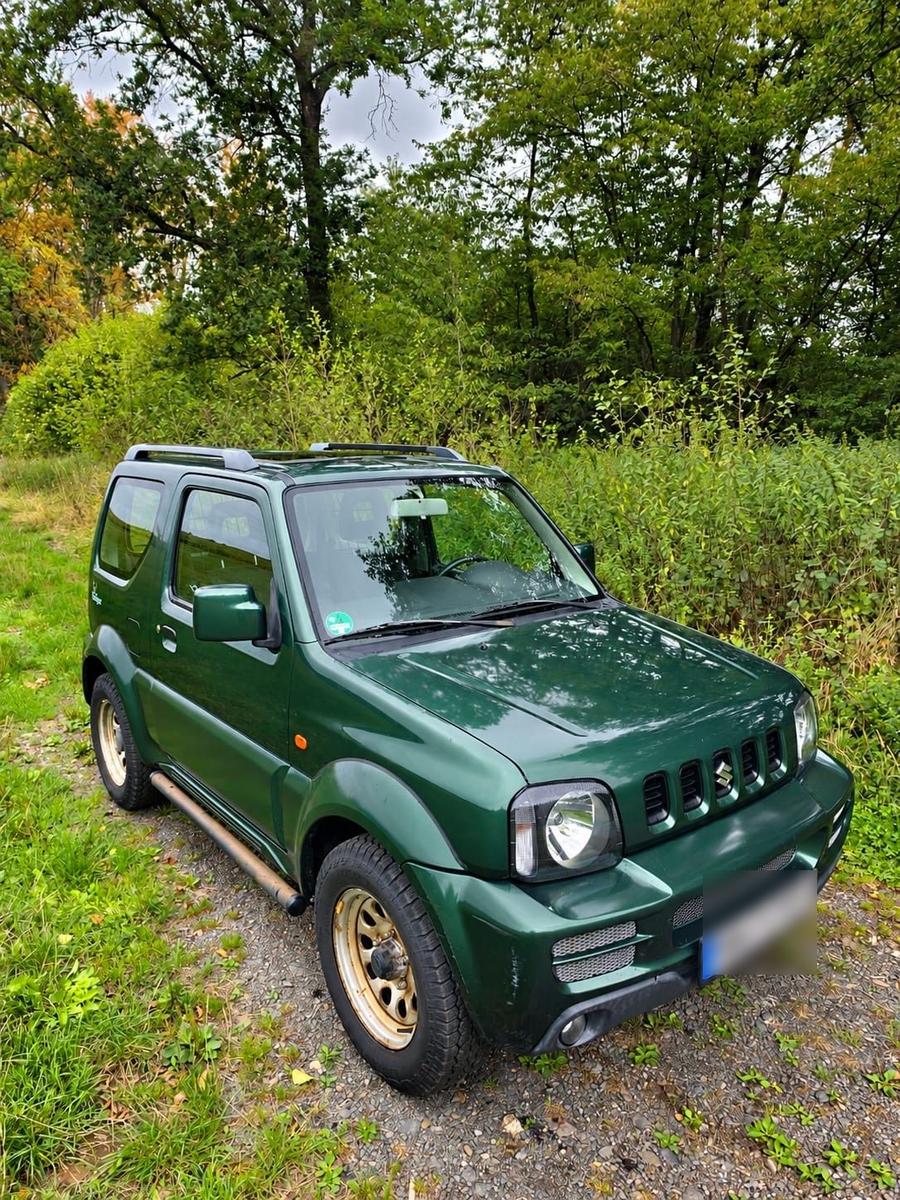 Suzuki Jimny 2010 — rear view