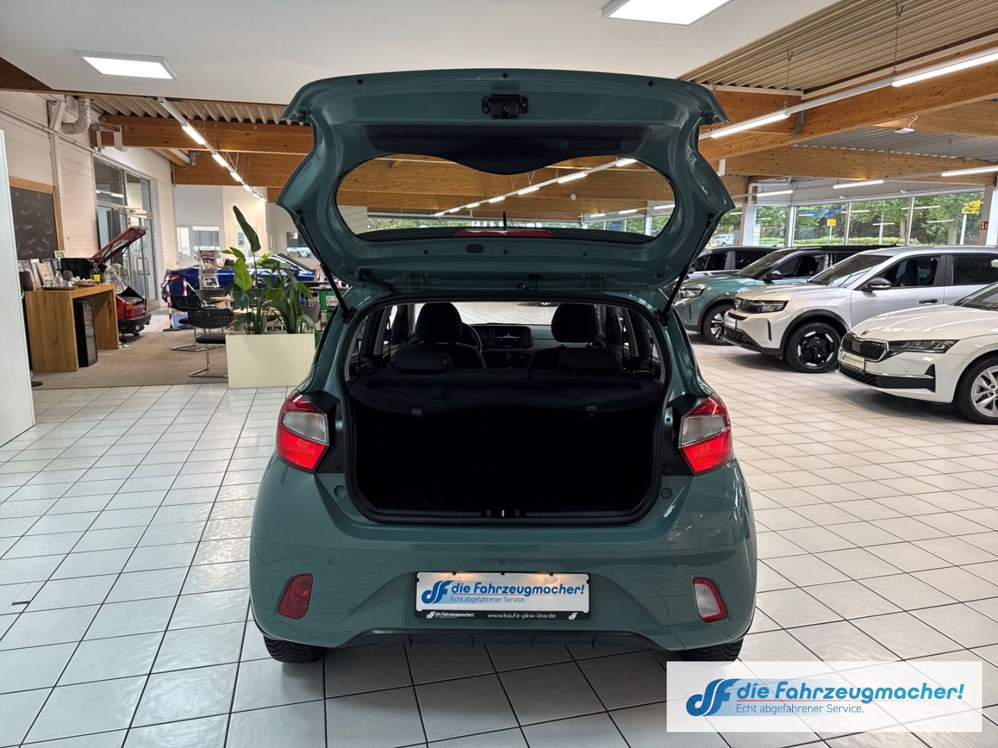 Fahrzeugabbildung Hyundai i10 Trend Navi Apple CarPlay Android Auto Musiks