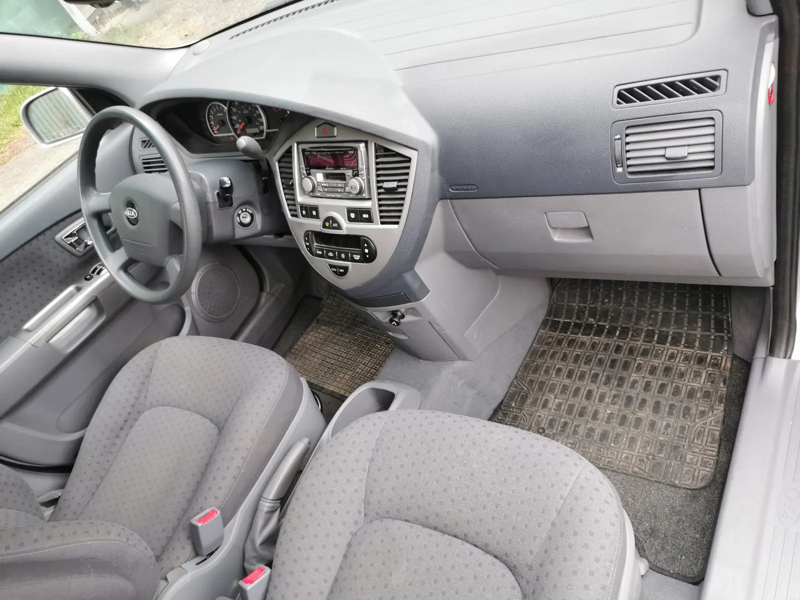 Kia Carens 2006 — photo 14
