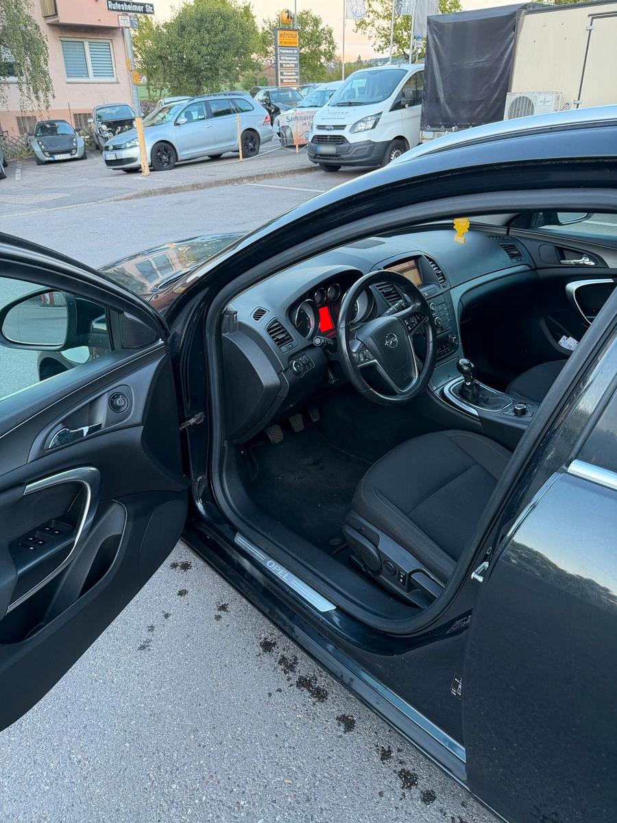 Opel Insignia 2010 — photo 10