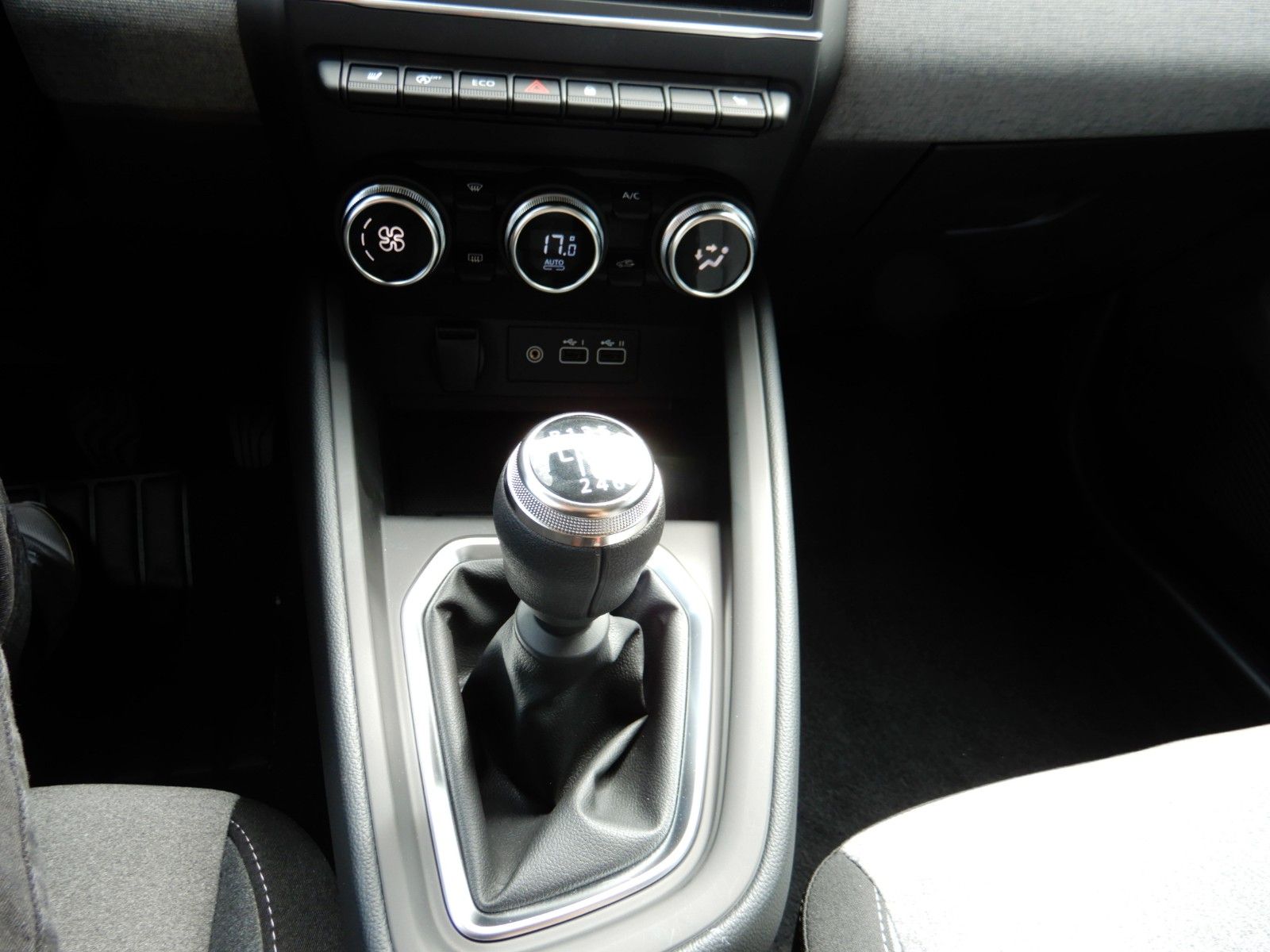 Fahrzeugabbildung Mitsubishi Colt MY25 1.0  Turbo Benziner Plus LED Sitzhzg