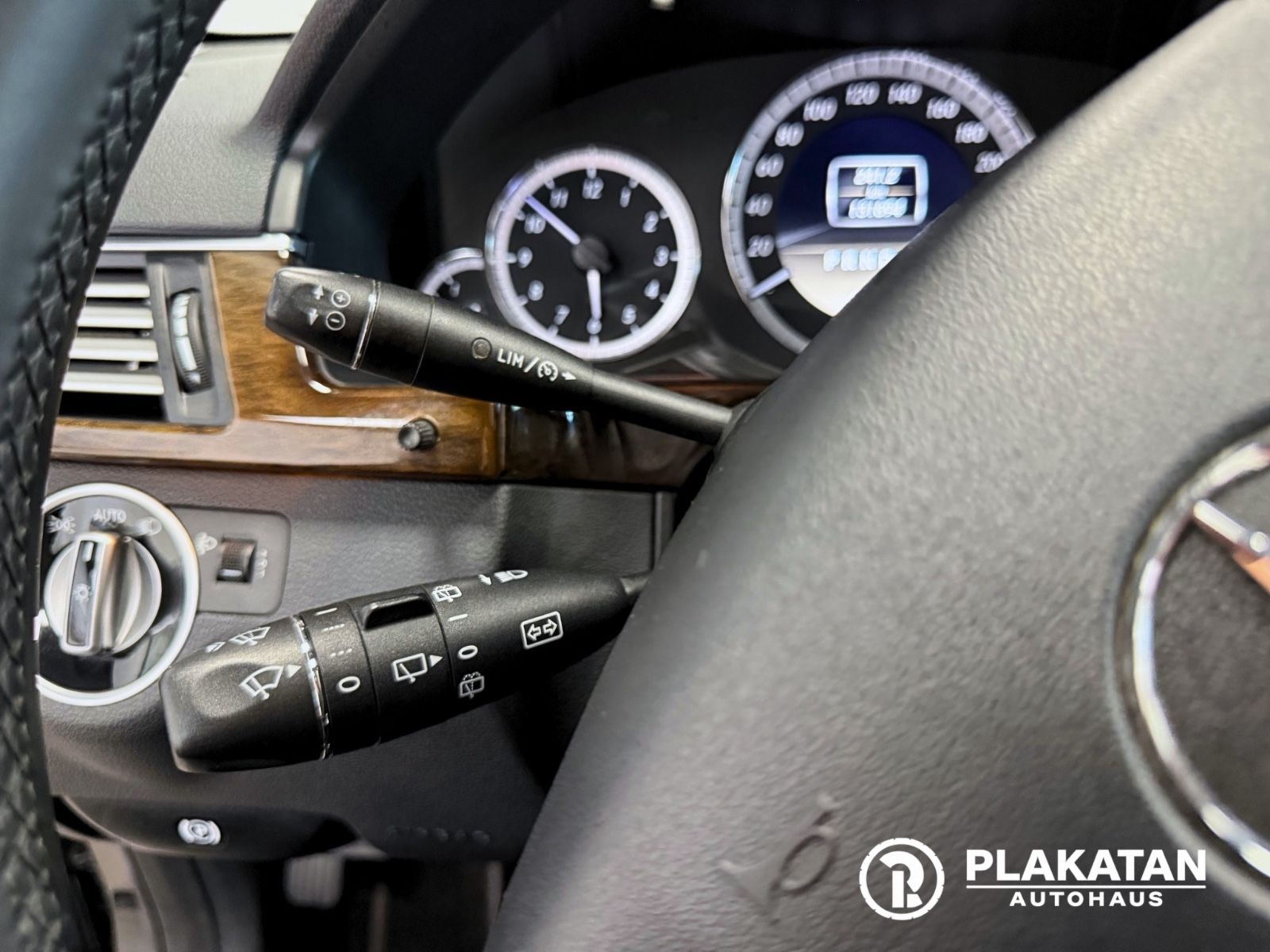 Fahrzeugabbildung Mercedes-Benz E 200 T-Modell Abst-Tempomat Navi MB-Service