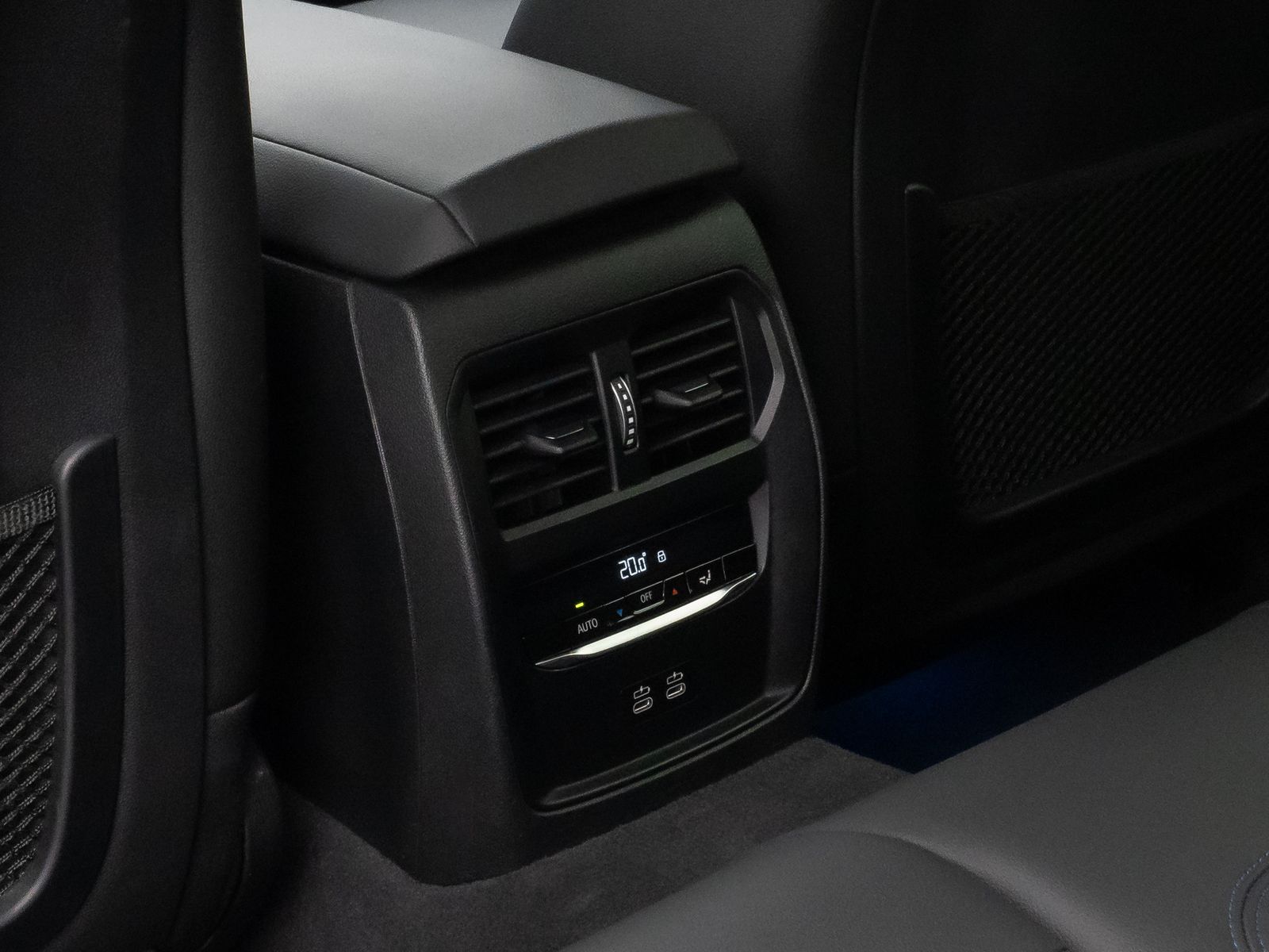 Fahrzeugabbildung BMW 330e xD MSport Kamera HUD DAB H/K Komfort 18Zoll