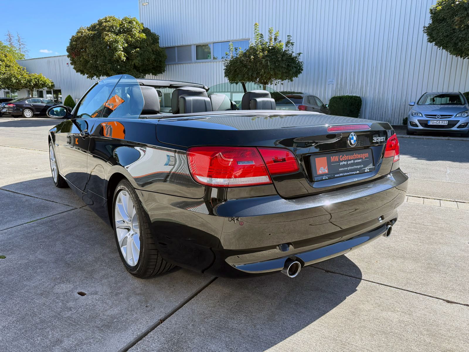 Fahrzeugabbildung BMW 335i E93 Cabrio Automatik PDC SHZ MEMORY NAV BT