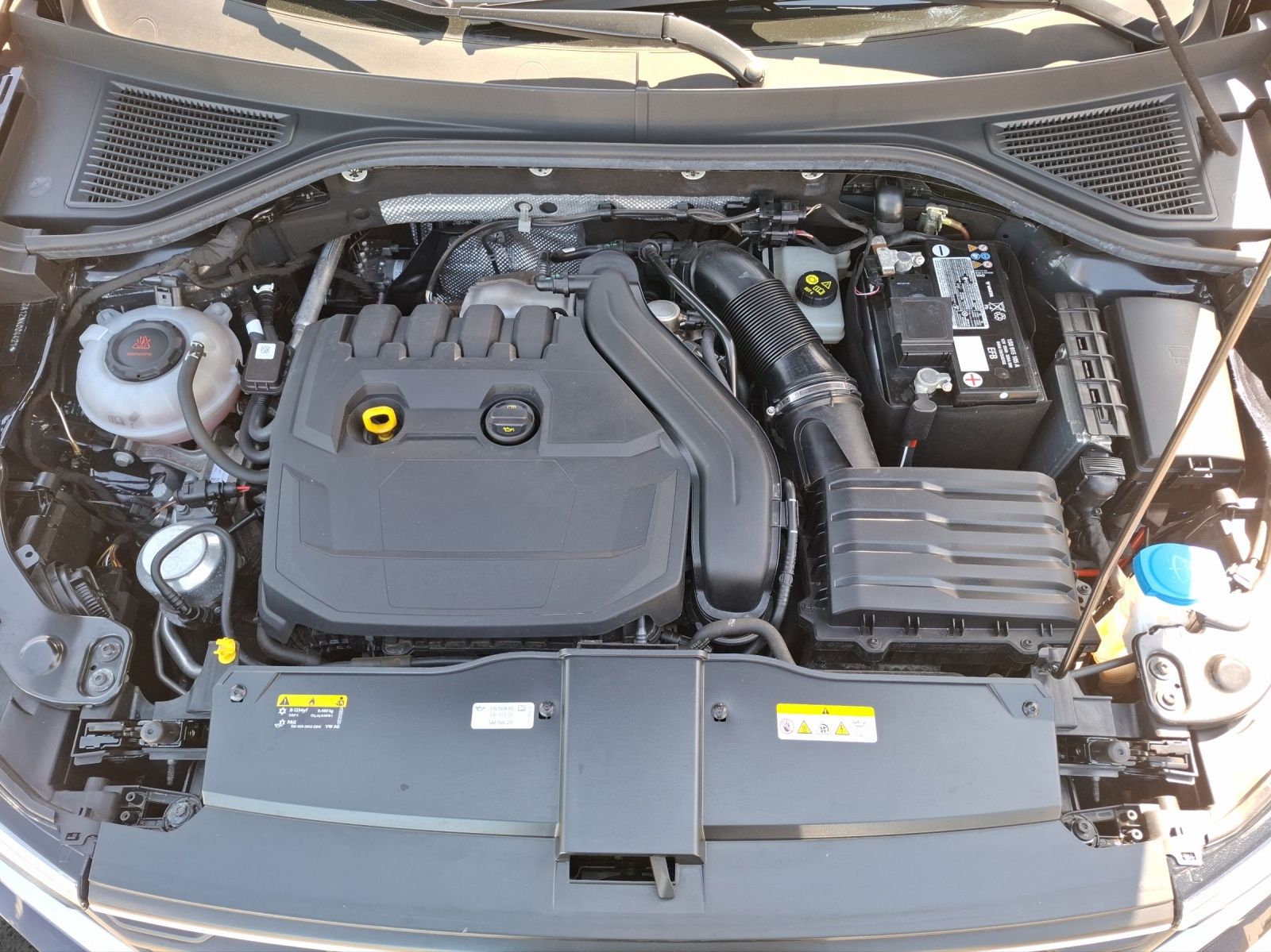 Fahrzeugabbildung Volkswagen T-Roc Cabriolet TSI R-line DSG LED AID ACC PDC S