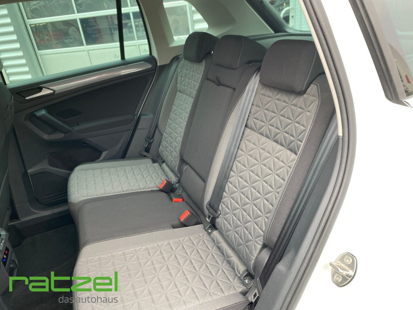 Fahrzeugabbildung Volkswagen Tiguan Life 2.0 TSI 4MOTION RFK Navi AHK LED ACC
