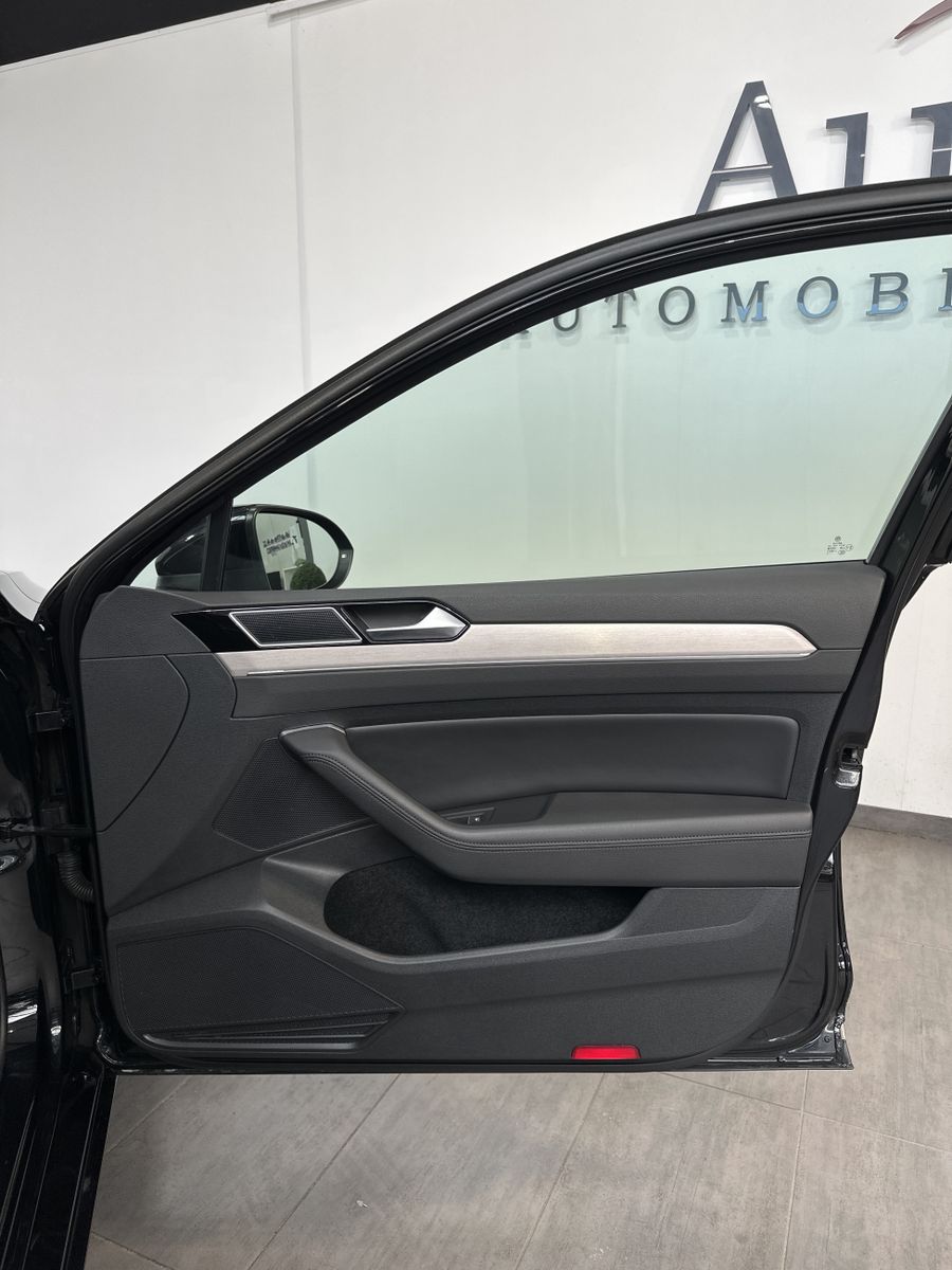 Fahrzeugabbildung Volkswagen Passat Variant HL NAV+LED+AHK+KAM+PANO+19ZO+AID
