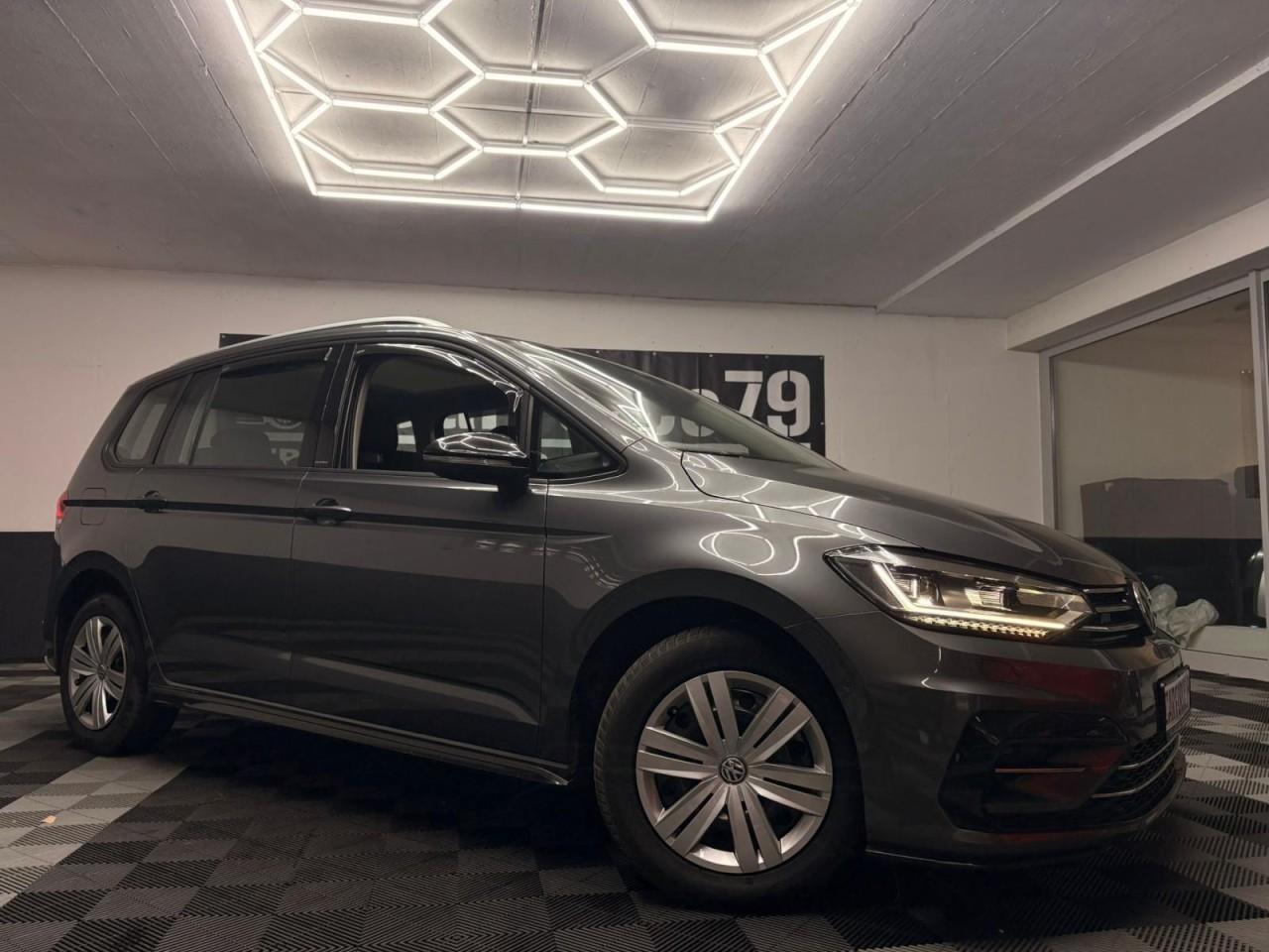 Volkswagen Touran 2.0TDI DSG R-Line Navi Klimaautom LED