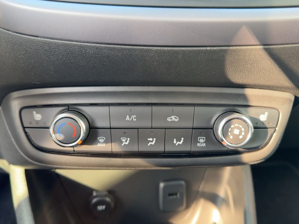 Fahrzeugabbildung Opel Crossland Rückfahrkamera, SHZ, LHZ,