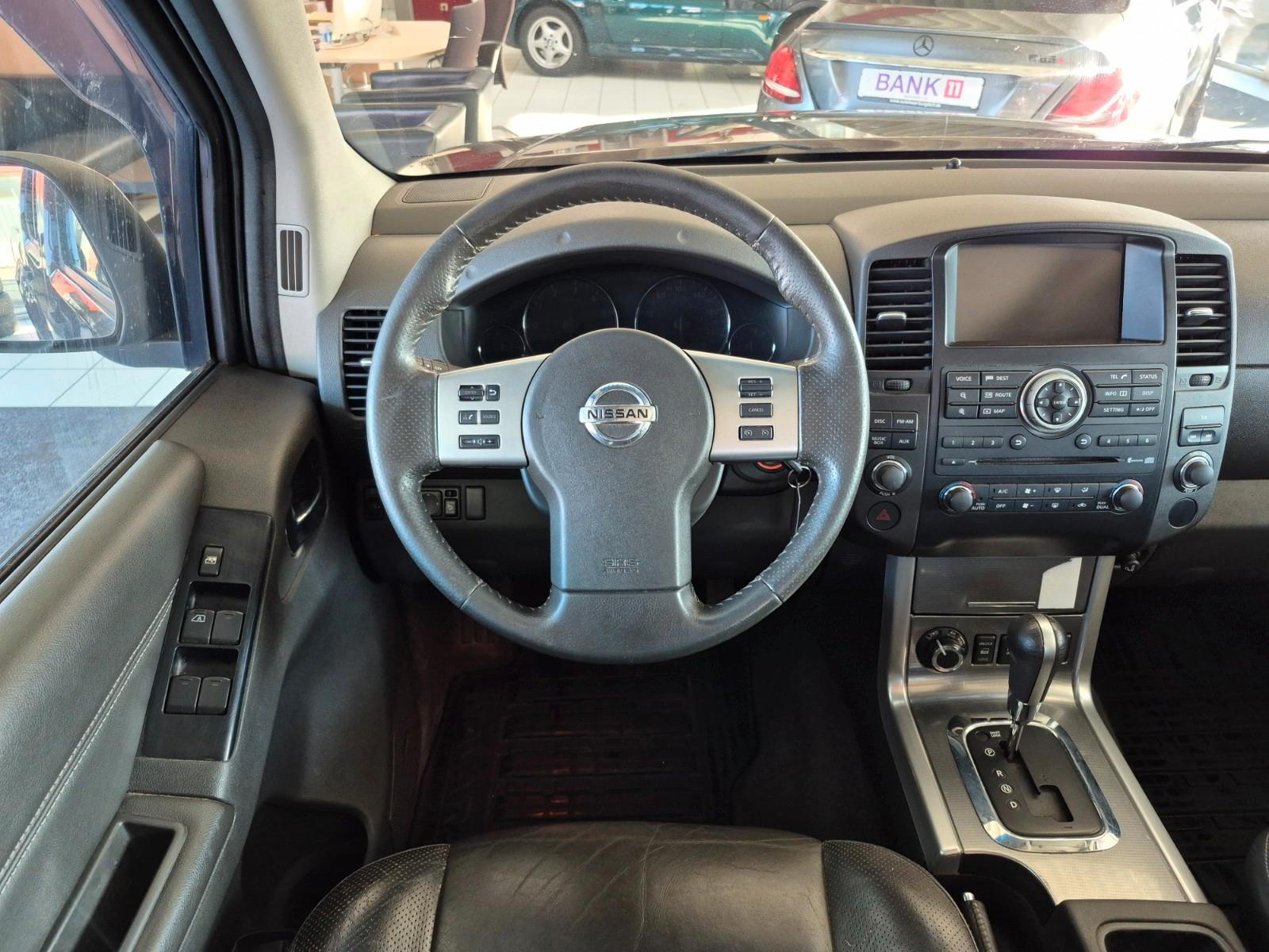 Nissan Navara Double Cab 3.0 dCi V6 231 ch BVA 4x4 / 121 000 km / Bose / Toit ouvrant / Cuir / Caméra de recul