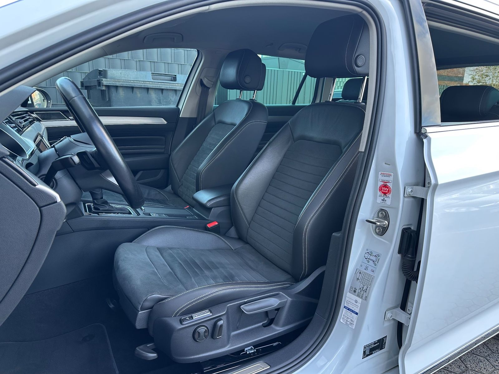 Fahrzeugabbildung Volkswagen Passat Variant 2.0 TDI DSG Elegance NAV+LED+PANO