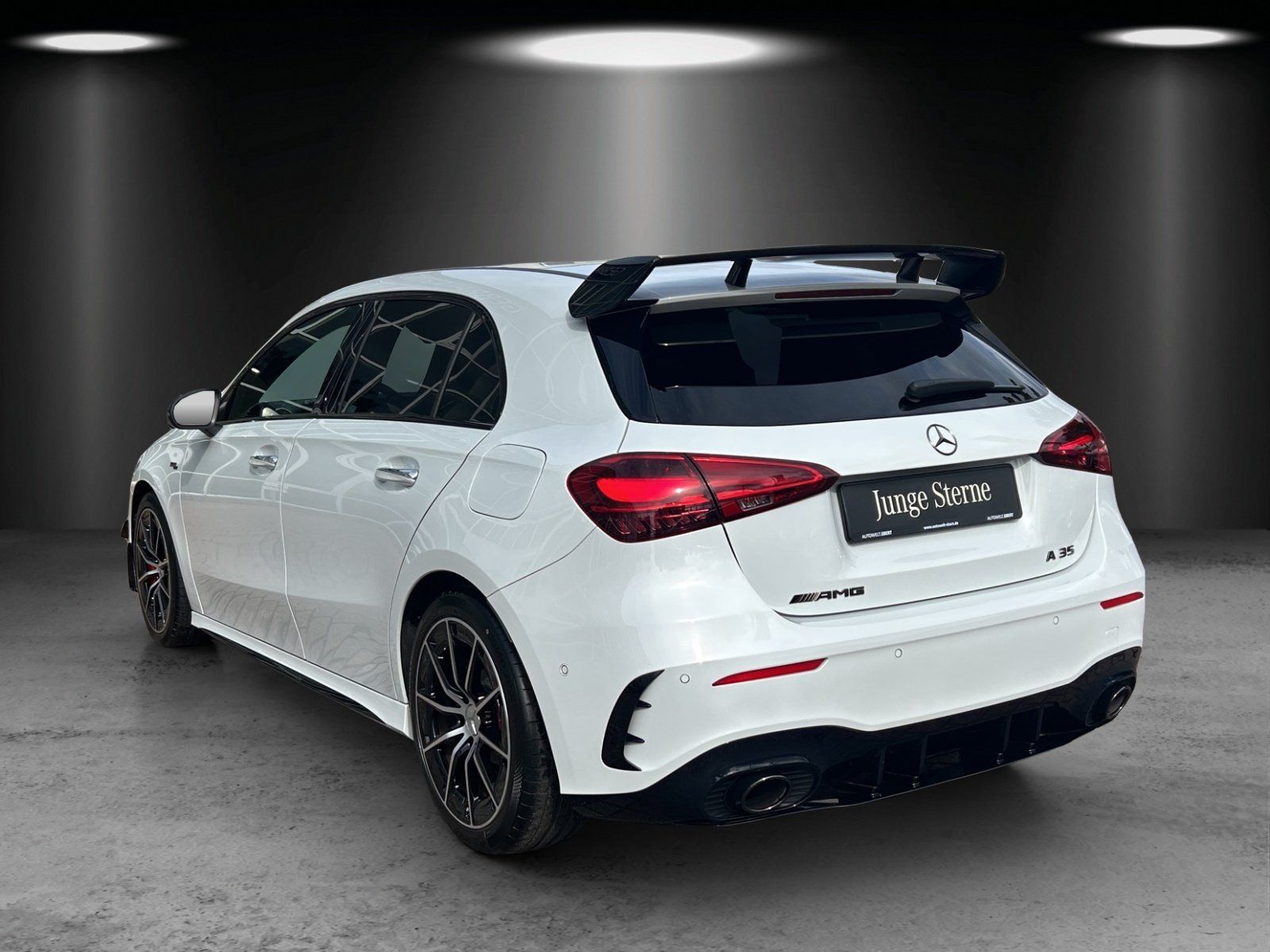Fahrzeugabbildung Mercedes-Benz A 35 AMG Prem+ DISTRO Perf.Sitze AERO Pano Burme