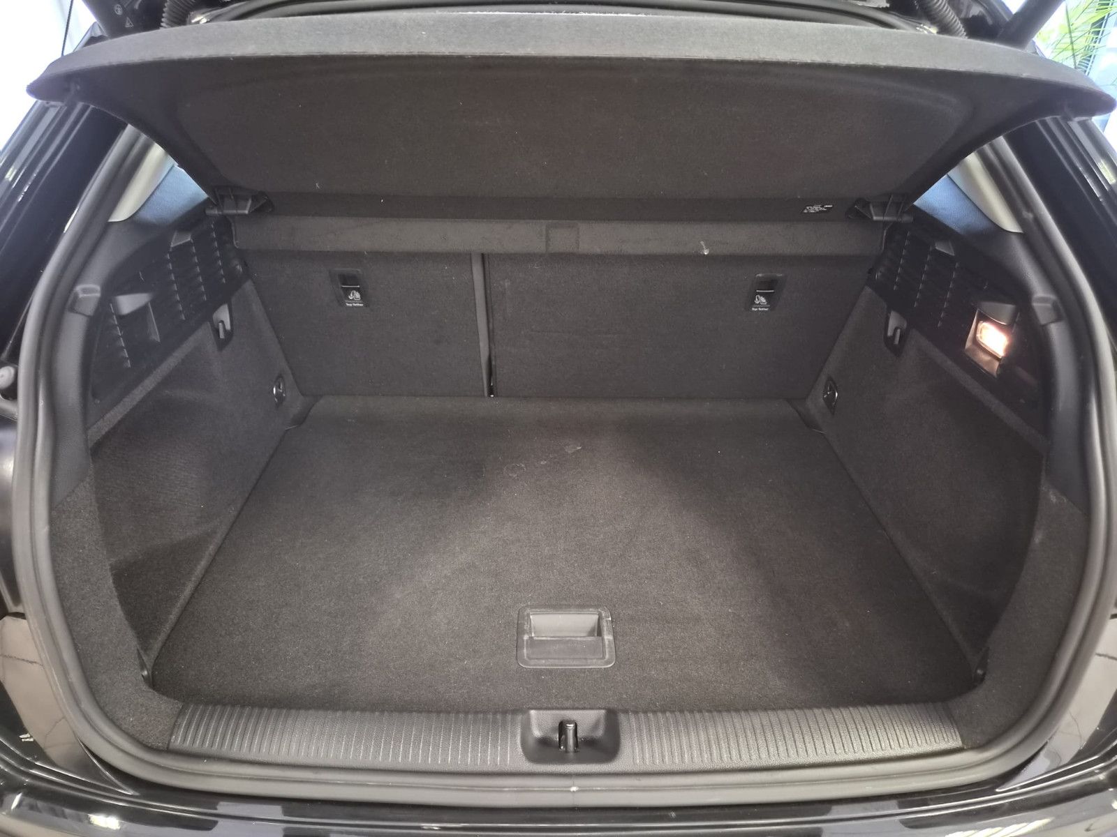 Fahrzeugabbildung Audi Q2 35 TFSI advanced / LED / NAVI / KAMERA