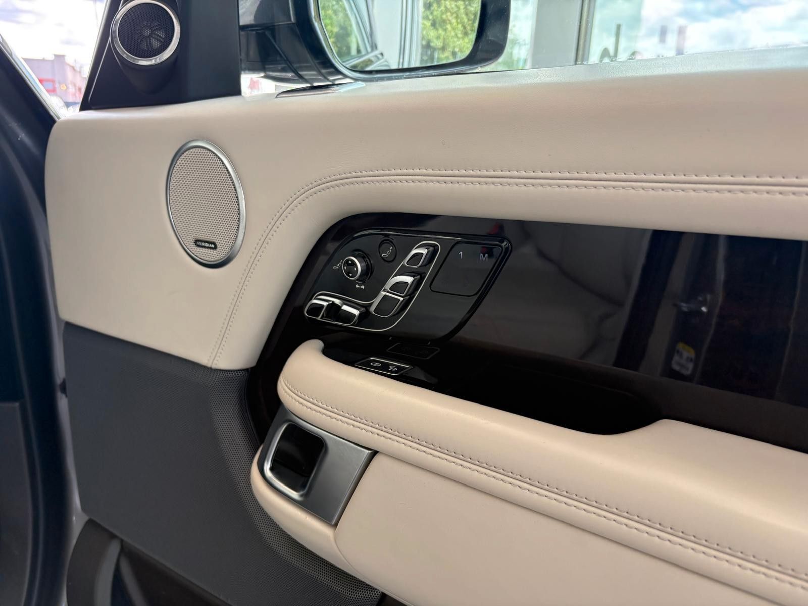 Fahrzeugabbildung Land Rover Range Rover P400e Autobiography Hybrid