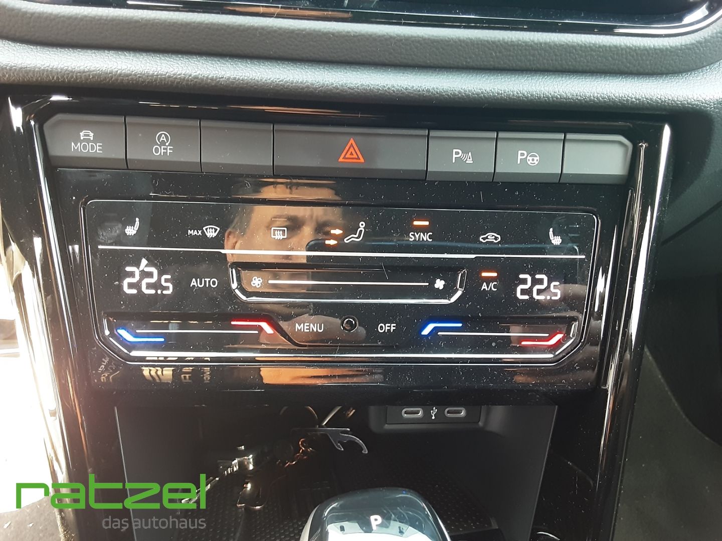 Fahrzeugabbildung Volkswagen T-Roc R-Line 1.5TSI DSG AHK+LED+Kamera+PDC+ACC