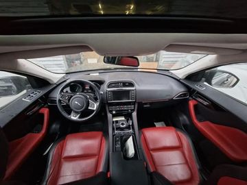 Jaguar F-Pace - 10