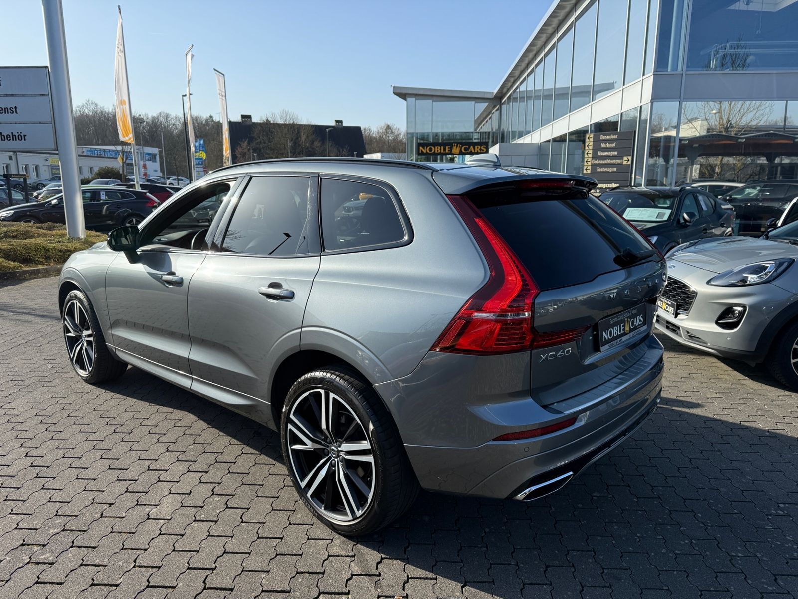 Fahrzeugabbildung Volvo XC60 R Design AHK H/K KAM LED