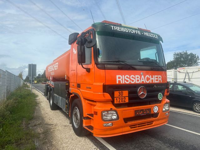 Mercedes-Benz Actros 2548 6x2 Tankwagen -Neuer Motor