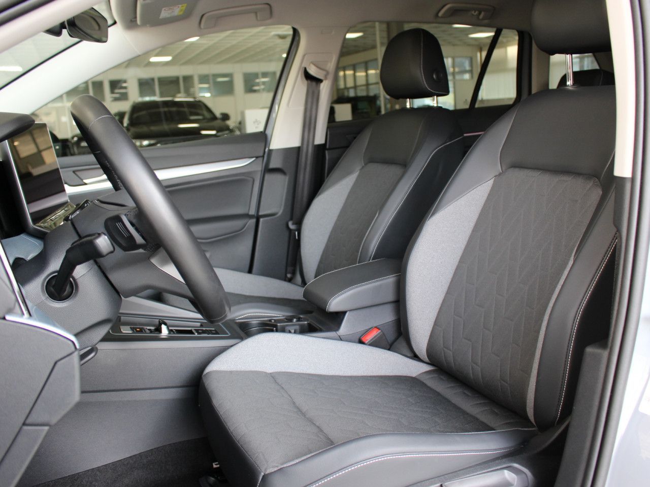 Fahrzeugabbildung Volkswagen Golf Variant 1.5 eTSI Goal 360/AHK/Navi/ACC