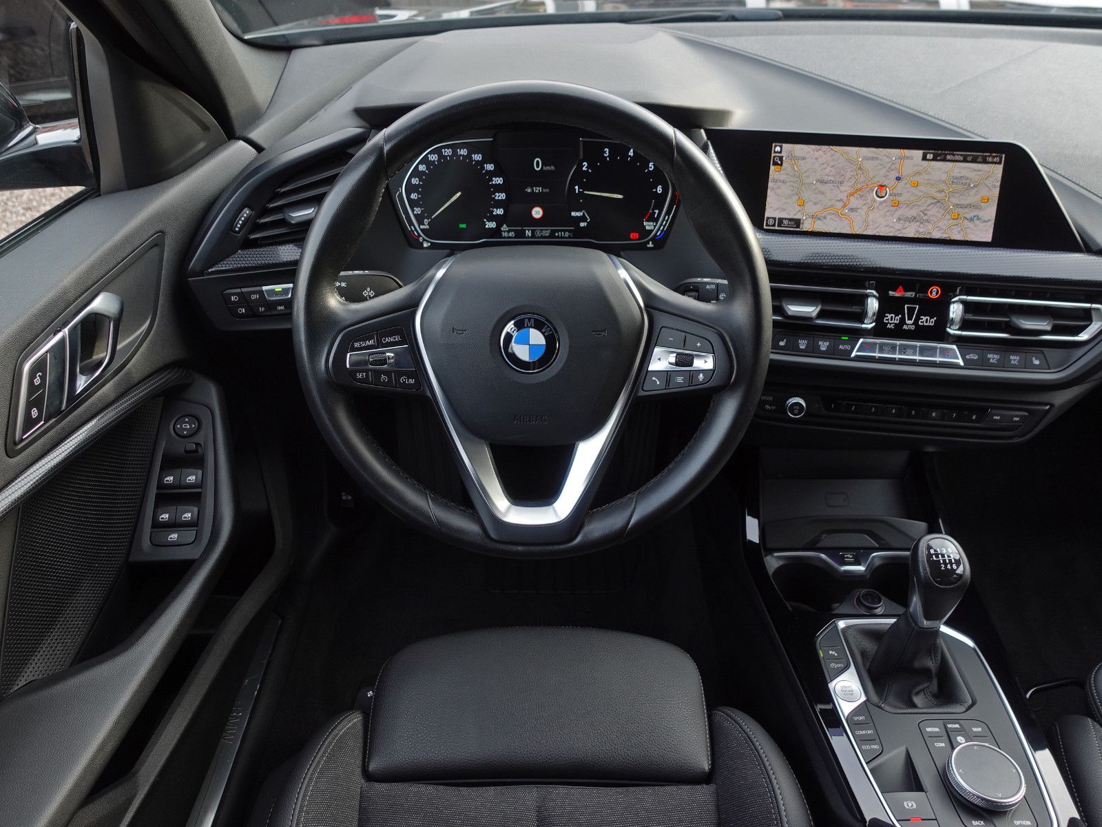 Fahrzeugabbildung BMW 118i Sport Line Navi CarPlay LED-Pkt.