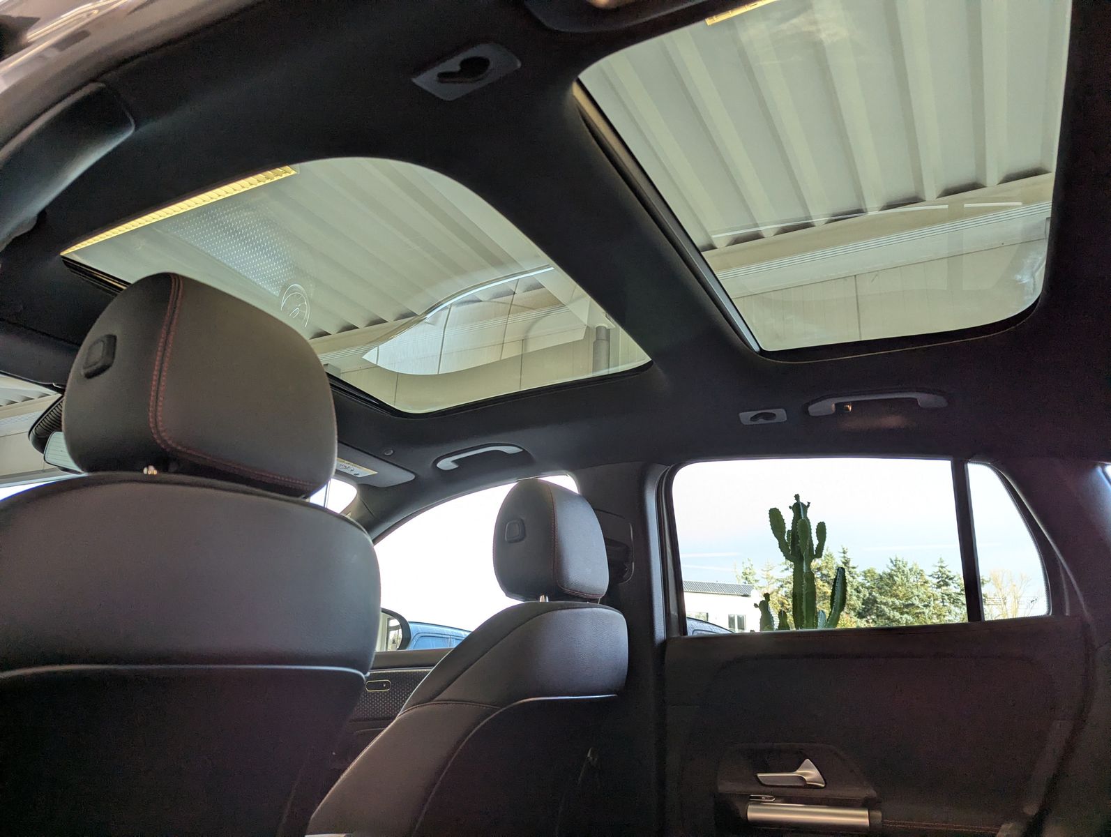 MERCEDES-BENZ GLA 200 AMG Multib. Distronic MBUX Pano AHK 360° - Image 14