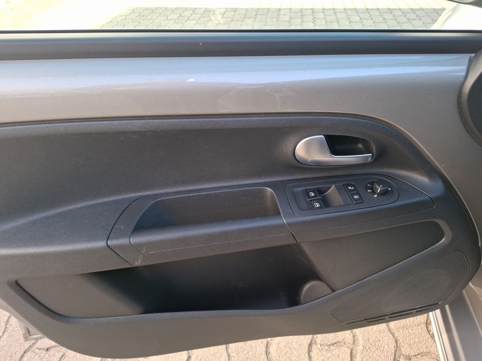 Fahrzeugabbildung Volkswagen e-up! Max Climatronic GRA RFK DAB SH LM