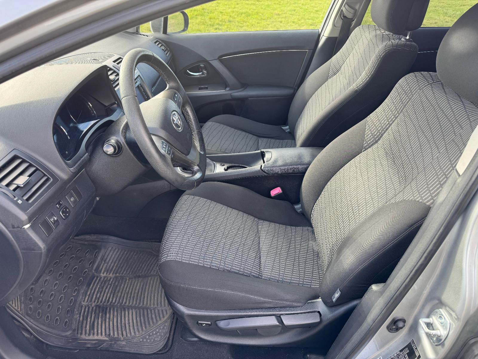 Toyota Avensis 2011 — photo 9