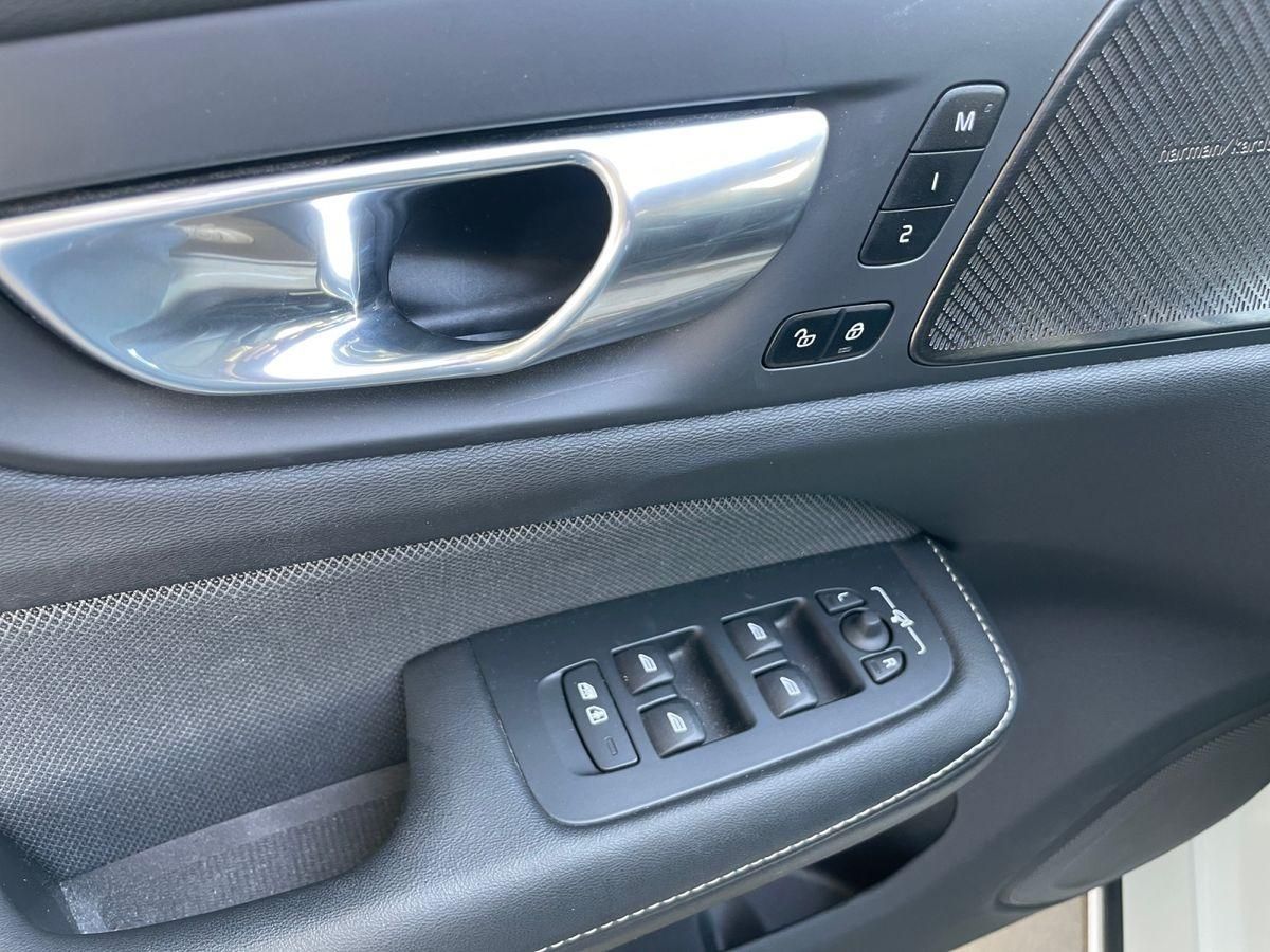 Volvo V60 Kombi Plus Dark T8 Recharge Plug-In Hybrid A foto 12