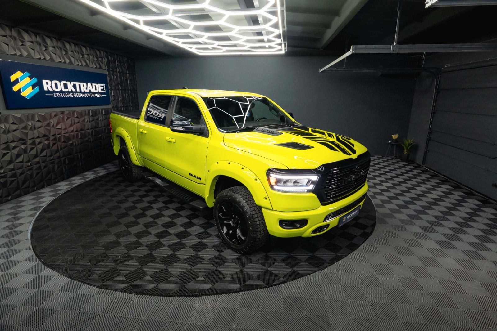Fahrzeugabbildung Dodge RAM 5.7 V8 4x4 OFFROAD ACID YELLOW Edition LED