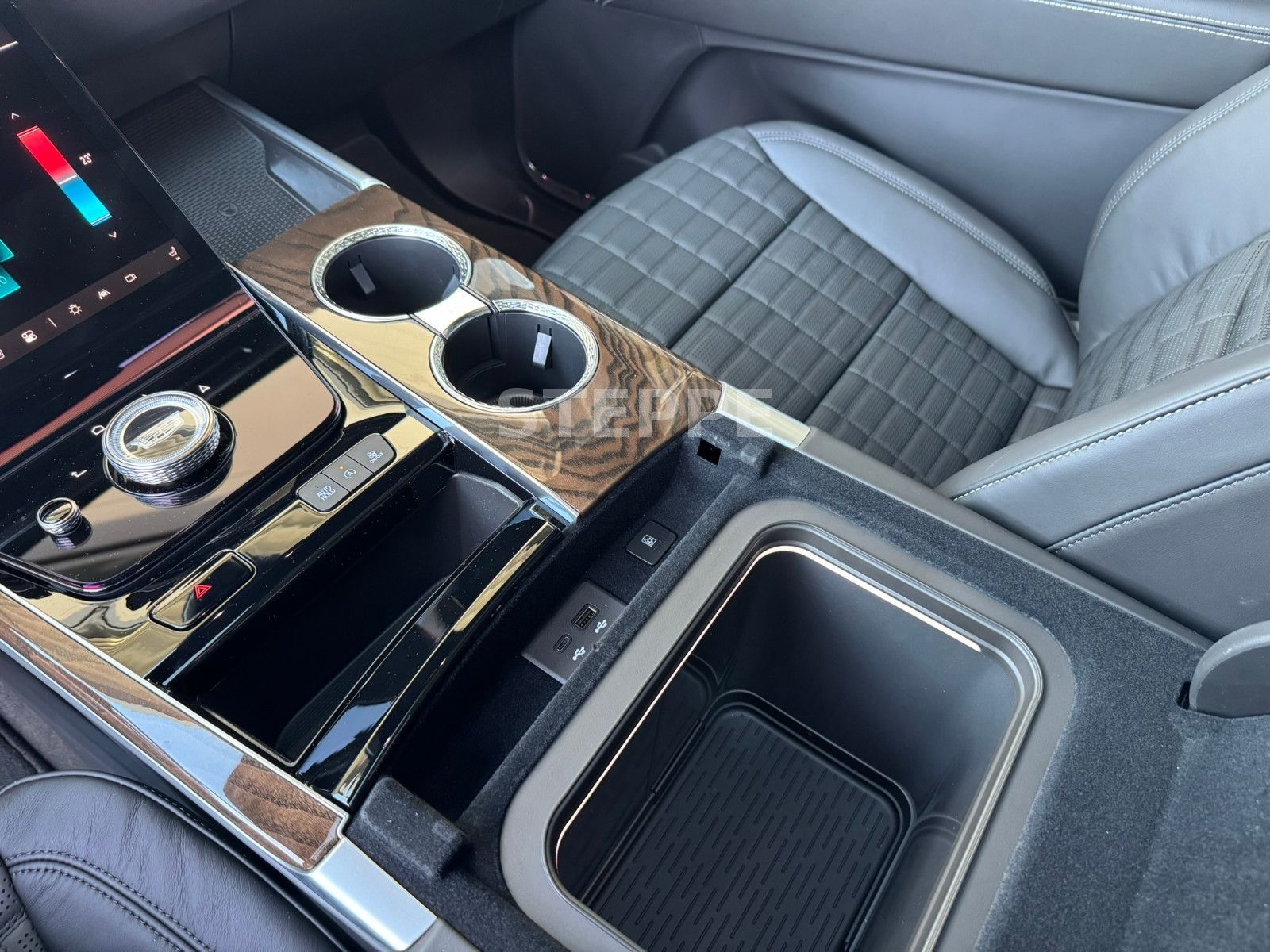 Cadillac Escalade FACELIFT MY26 6.2 V8 ESV Sport Platinum