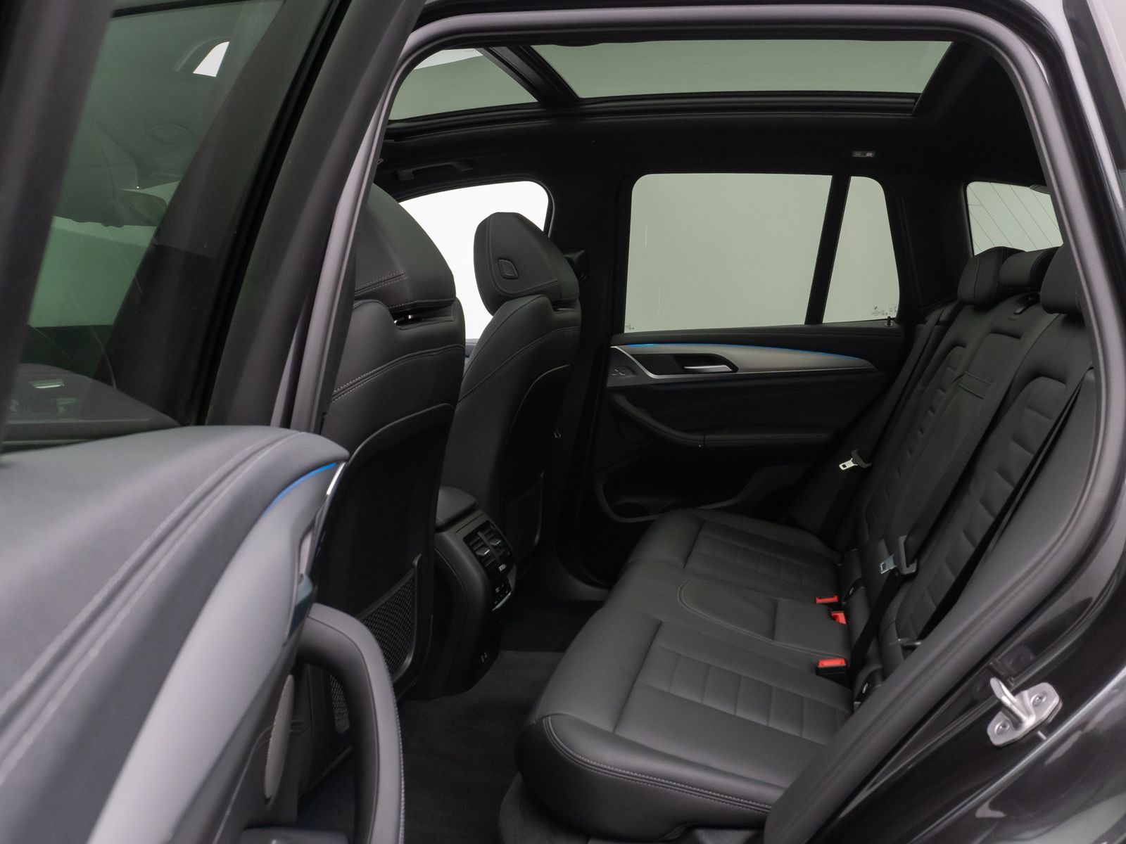 Fahrzeugabbildung BMW iX3 Impressive Panorama 360°HUD DAB H/K Sport