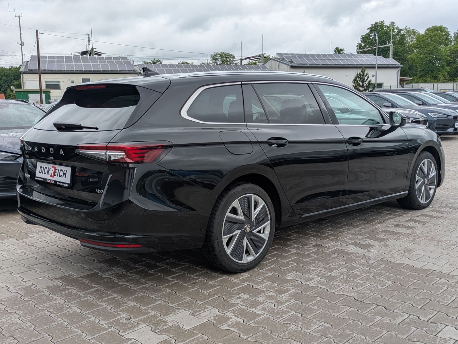 Fahrzeugabbildung SKODA Superb 2.0 TDI 4x4 Selection MATRIX*AHK*5J GAR.