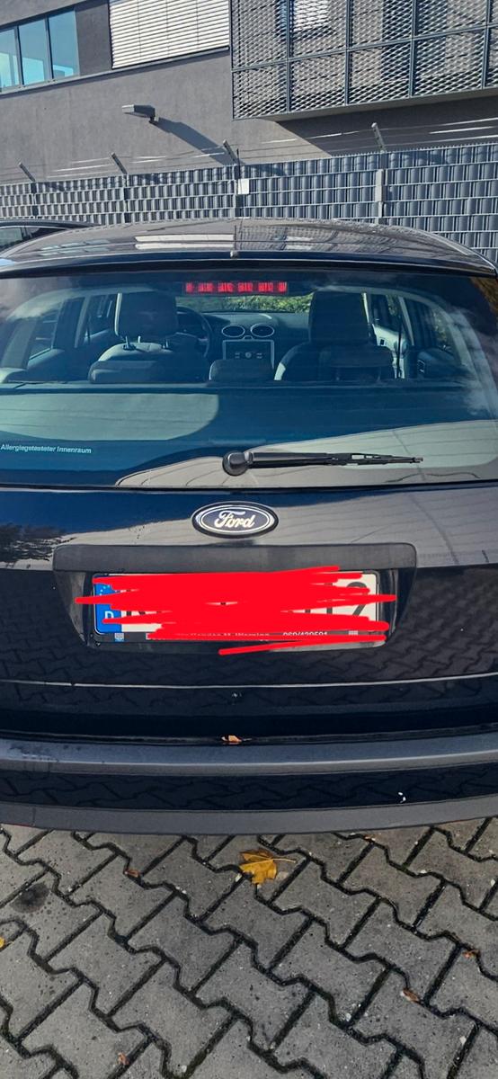 Ford Focus 2006 — rear view
