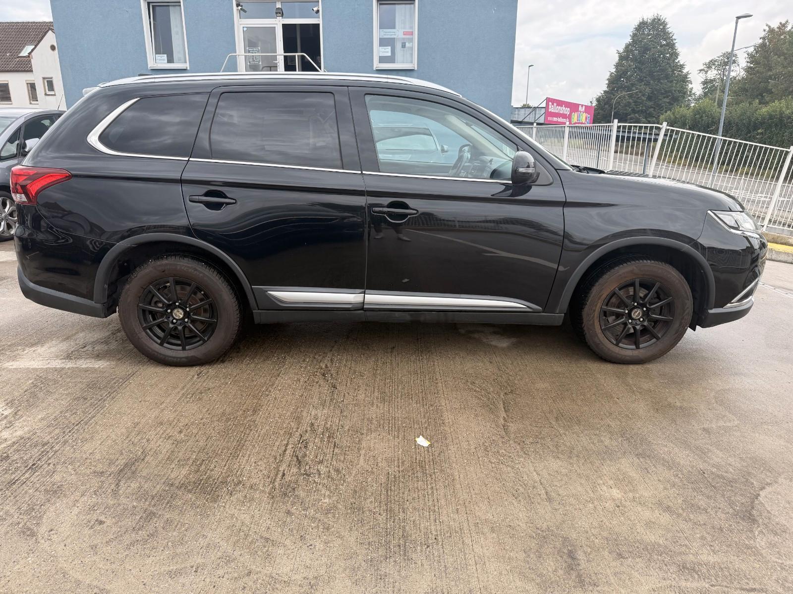 Mitsubishi Outlander Edition 100+ 4WD / Automatik/KAM/LHZ