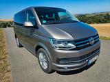 Volkswagen T6 Multivan mit 2 Schiebetüren - 7-Sitzer Vans mit Schiebetüren