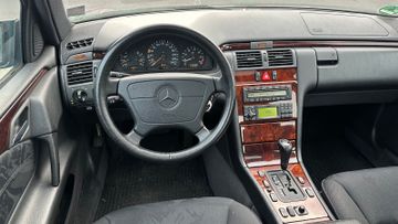 Mercedes E 230 - 9