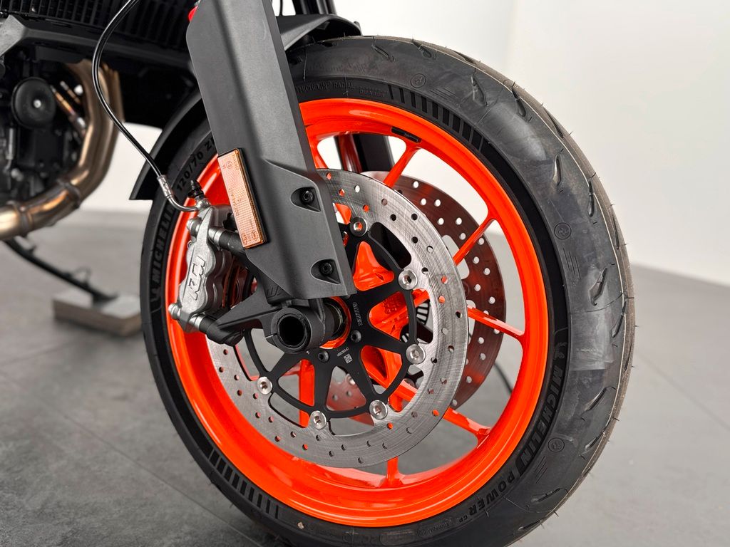 Fahrzeugabbildung KTM 890 SMT *NEUFAHRZEUG *0KM