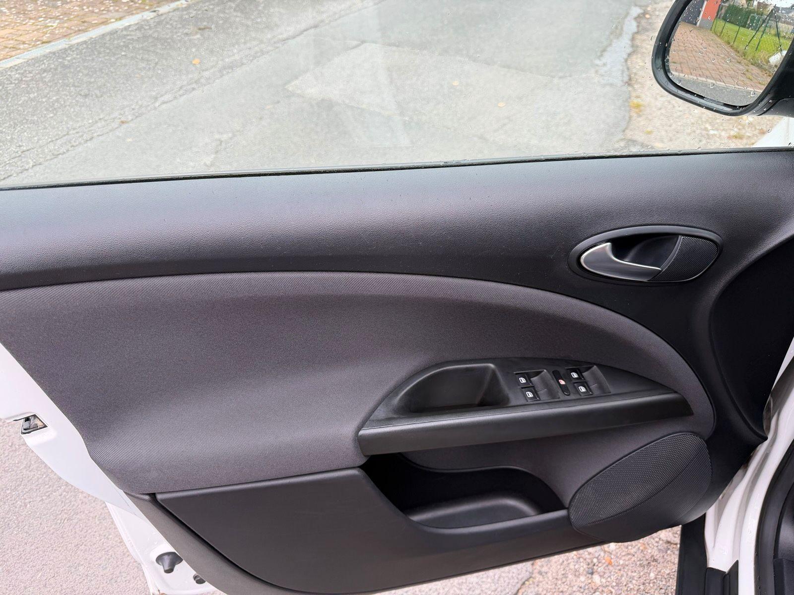 Seat Altea XL 2011 — photo 14