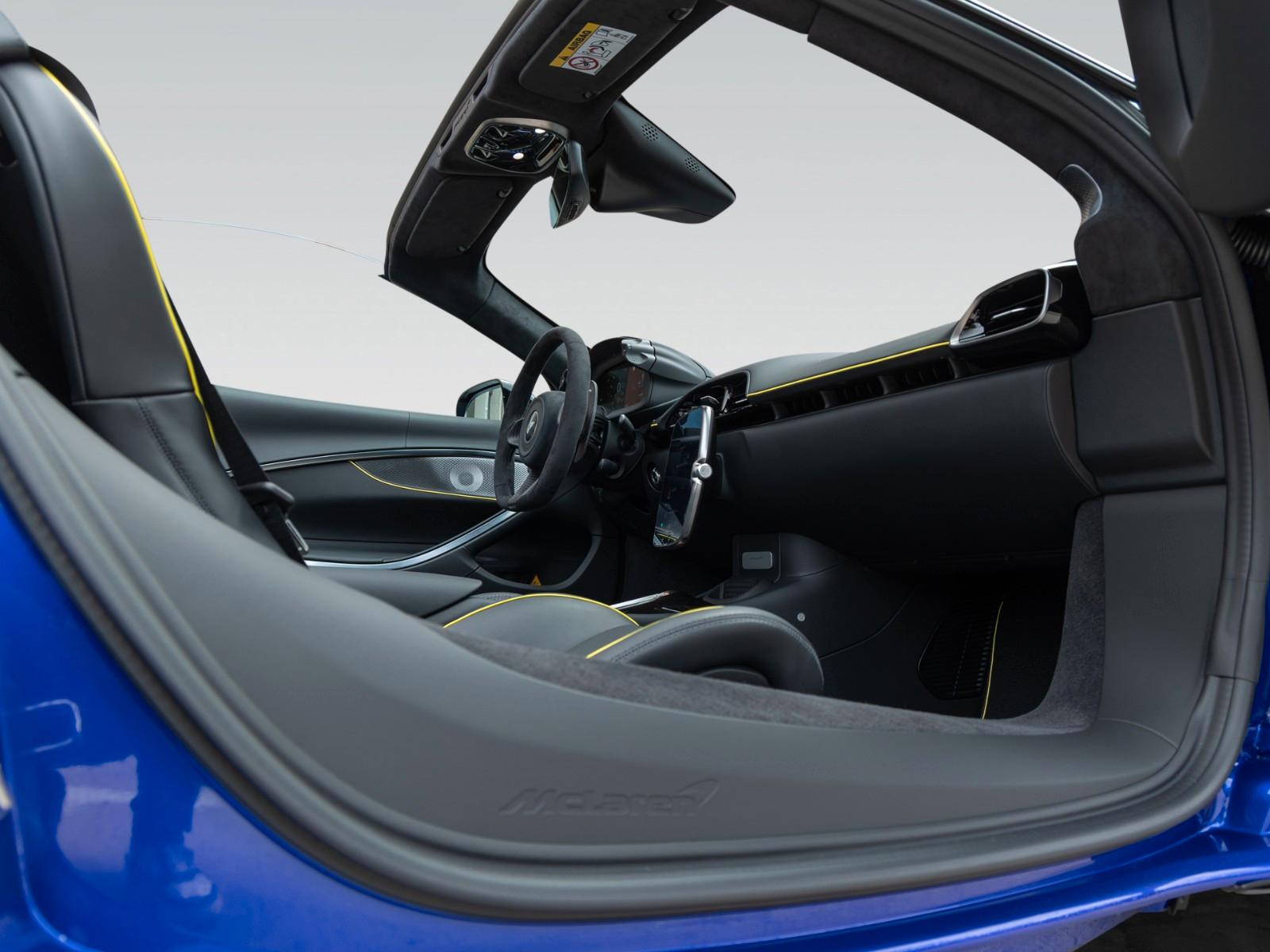 McLaren Artura Spider | Tanzanite Blue